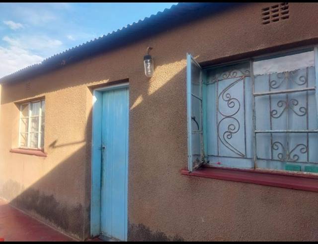 10 BEDROOM HOUSE FOR SALE IN TEMBISA CENTRAL